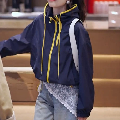 小个子连帽冲锋衣外套女短款2026春季新款设计感时尚休闲夹克上衣