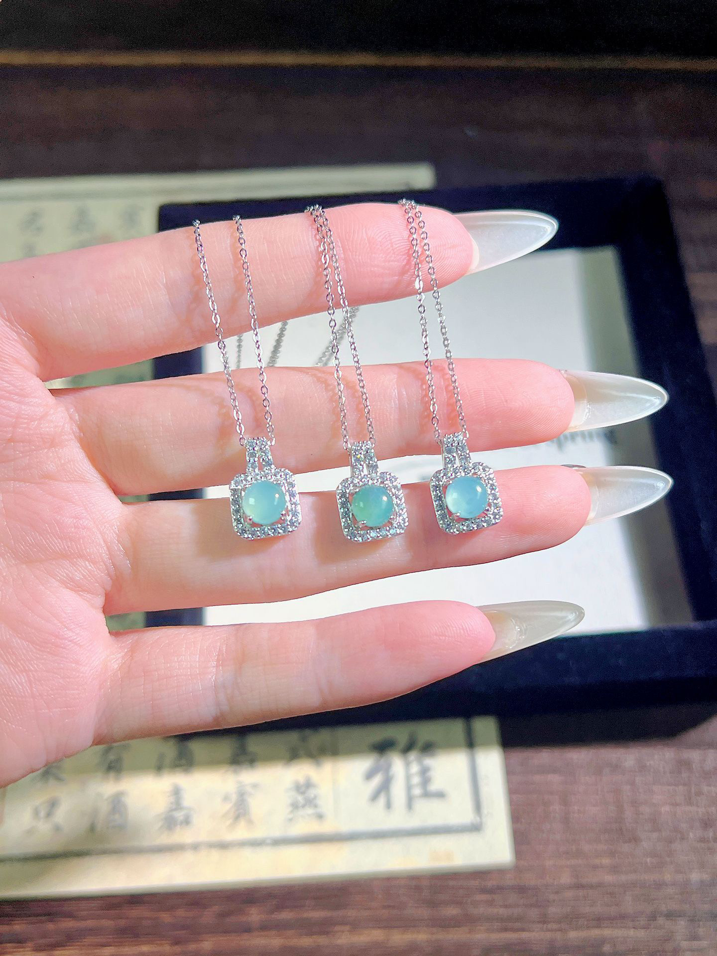 monocle新中式天然危料蓝水翡翠小方糖镶嵌吊坠项链xhs气质锁骨链