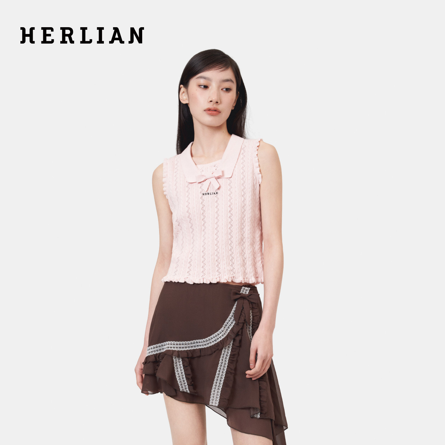 HERLIAN 2026年夏季新品度假风蝴蝶结系带翻领女士针织背心
