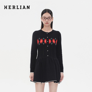 Herlian2025冬季新品菱格纹图案设计针织开衫连衣裙