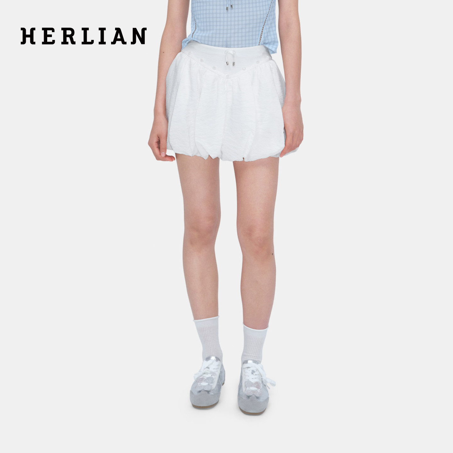 【白鹿同款】HERLIAN 2026年夏季新品纽扣装饰花苞裙短裙半身裙