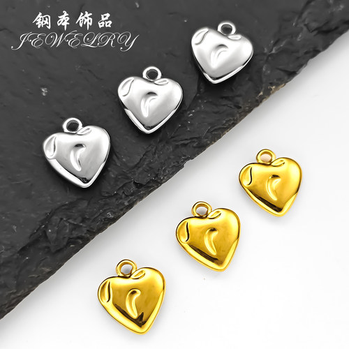 钛钢真空镀金光面爱心锁骨链吊坠