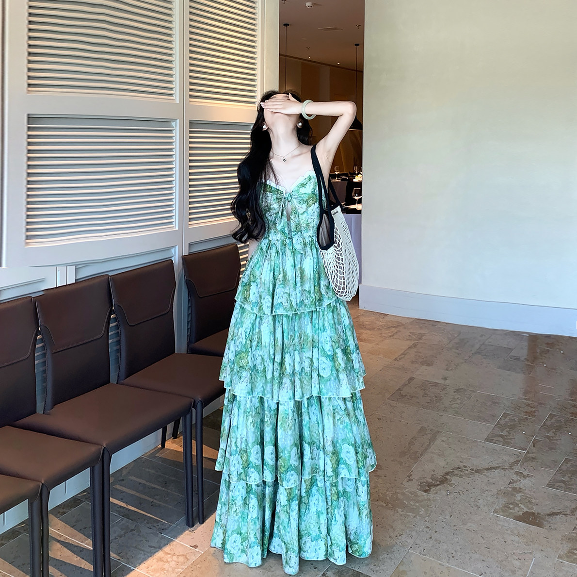一罐杏仁桃【莫奈花园】法式度假风绿色连衣裙女V领蛋糕长裙超仙