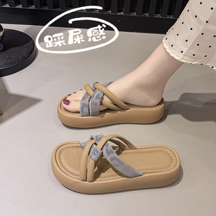 拖鞋女夏外穿2026新款高级感配裙子一字拖软底防滑不累脚厚底凉拖