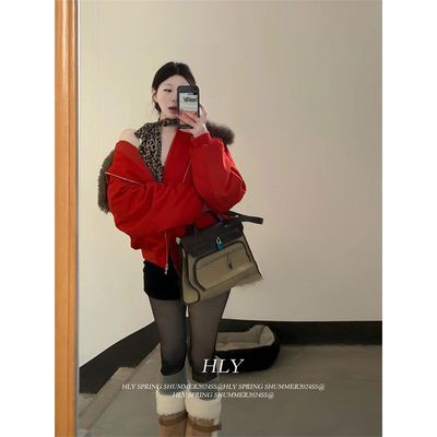 红色大毛领羽绒服外套女