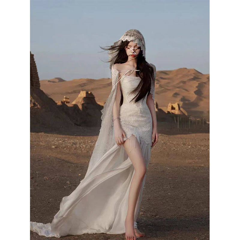 女神露肩蕾丝沙丘开叉抹胸拖尾礼服连衣裙头纱绑带披风轻婚纱套装