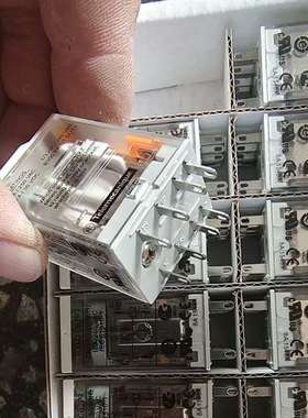 全新插拔式继电器，型号RXM2CB2P7,议价及维修
