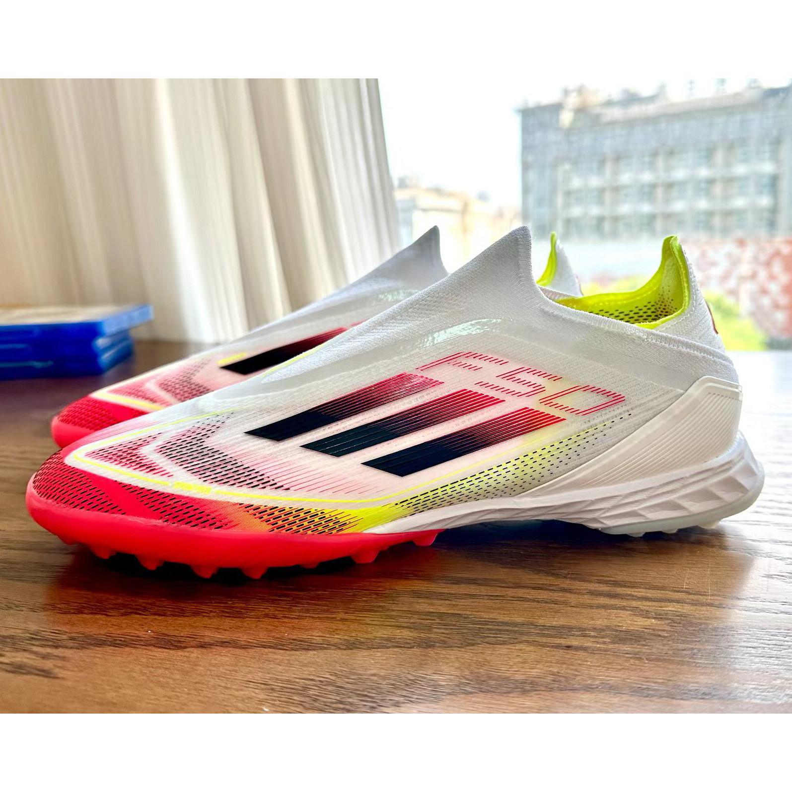 f50传奇无鞋带足球鞋气垫 亚马尔系带FG长钉超轻国际版高端AGF50