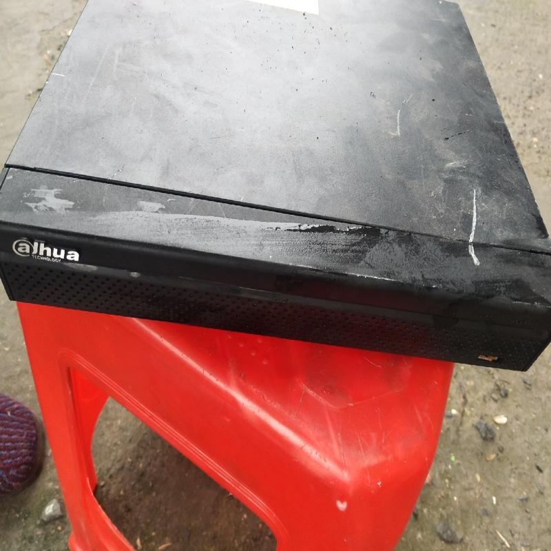 维修检查大华16路同轴模拟硬盘录像机。HCVR5116H议价