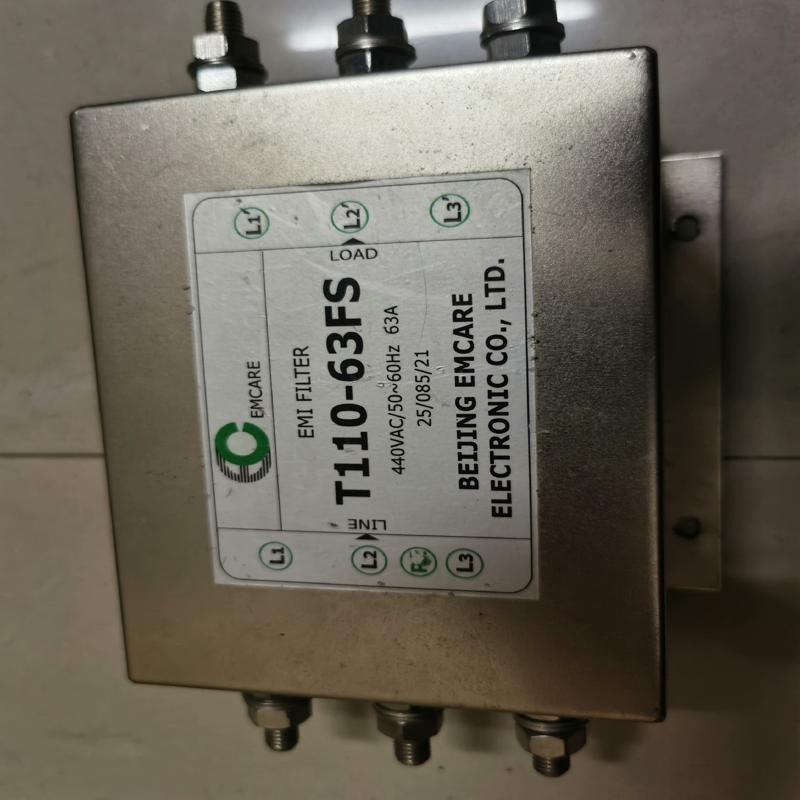 维修检查北京EMCARE电源滤波器T110-63FS。