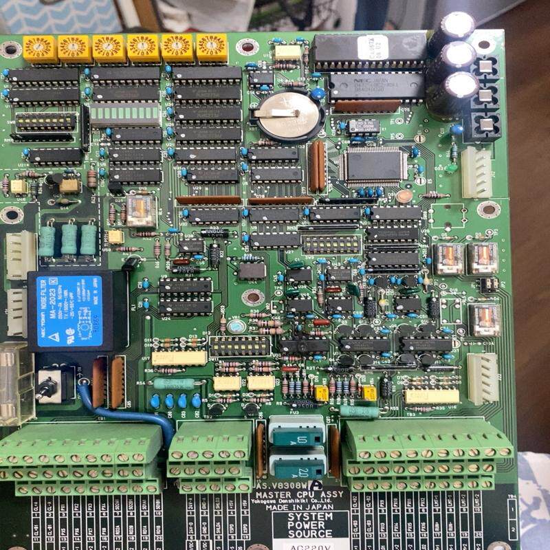 维修检查销售EML500主板，有个元器件一点点烧，其他都咨询