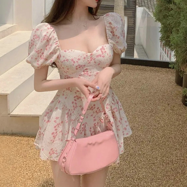 碎花连衣裙女泡泡袖小清新法式方领短袖裙子2025夏季新款气质短裙