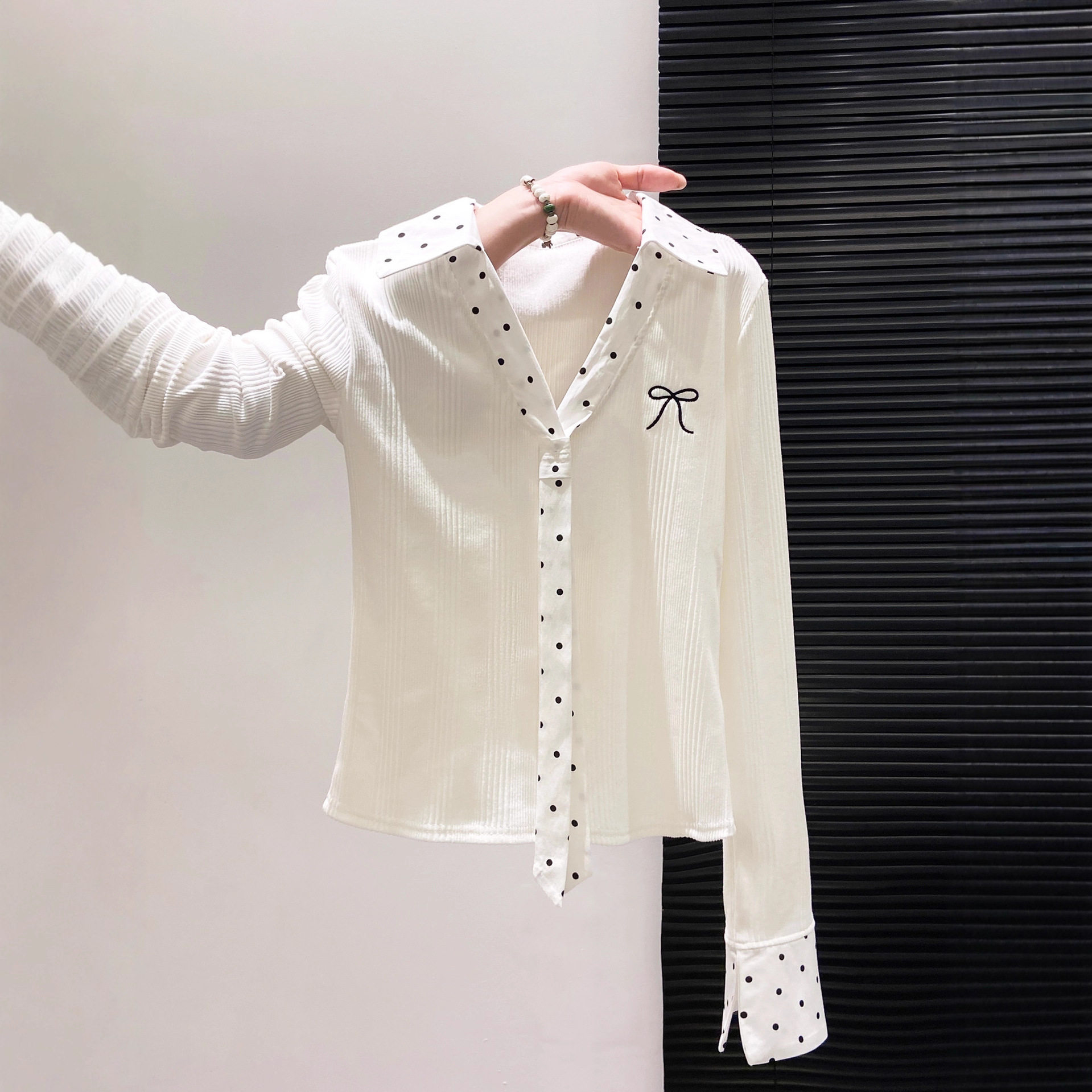 白色波点拼接德绒内搭打底衫女早秋季新款修身短款长袖t恤上衣