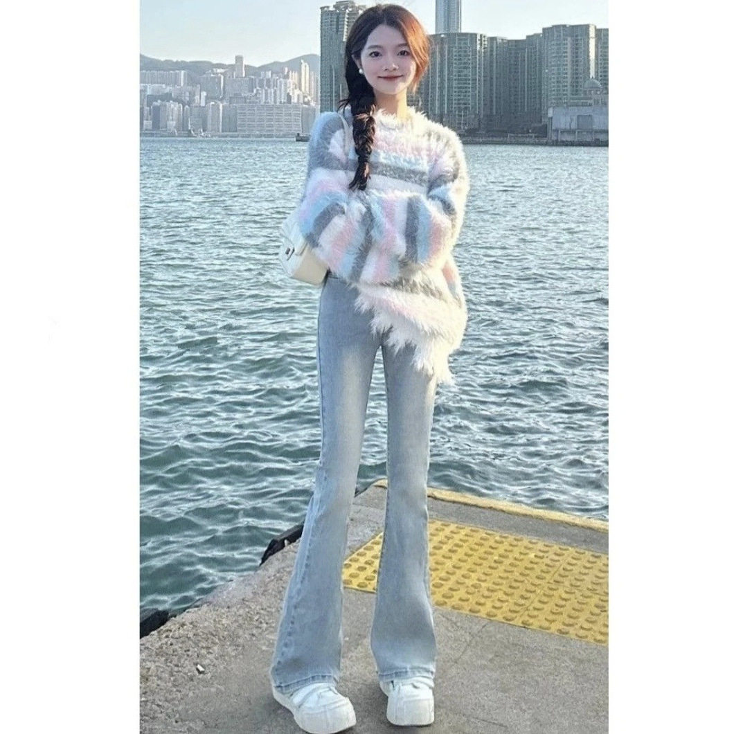 2025年新款浅蓝色微喇牛仔裤女春秋加长版马蹄裤高腰显瘦喇叭裤子