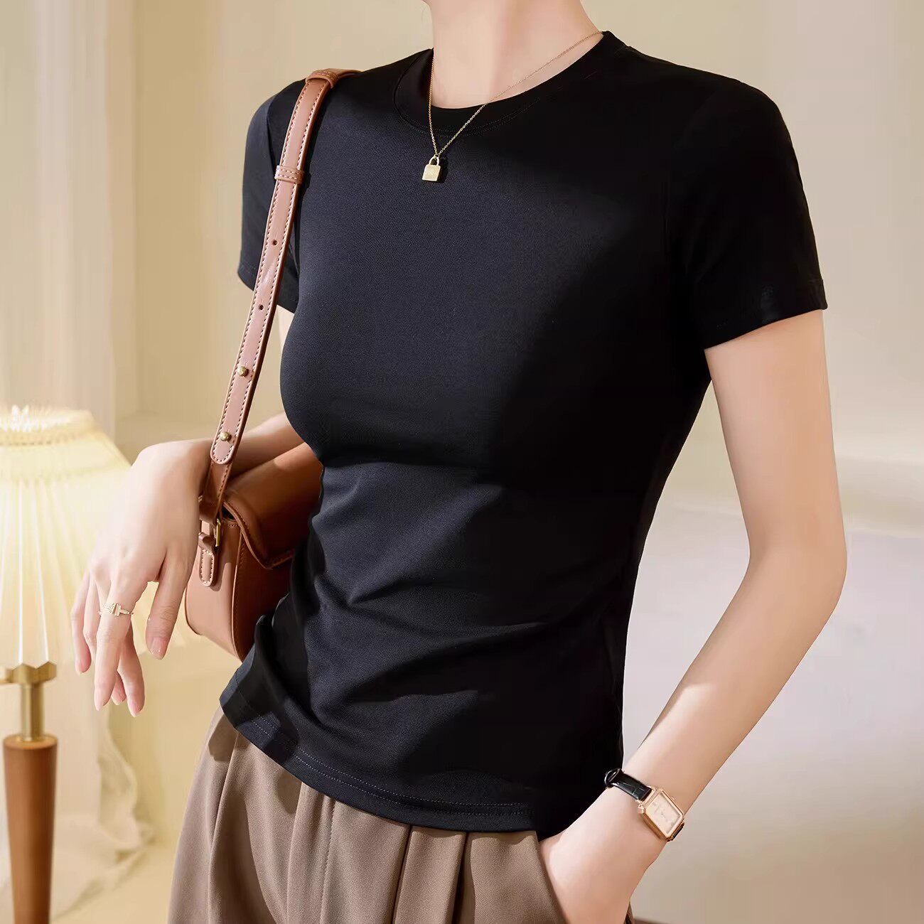 白色短袖T恤女2026年夏季新款时尚洋气百搭显瘦舒适T恤紧身上衣