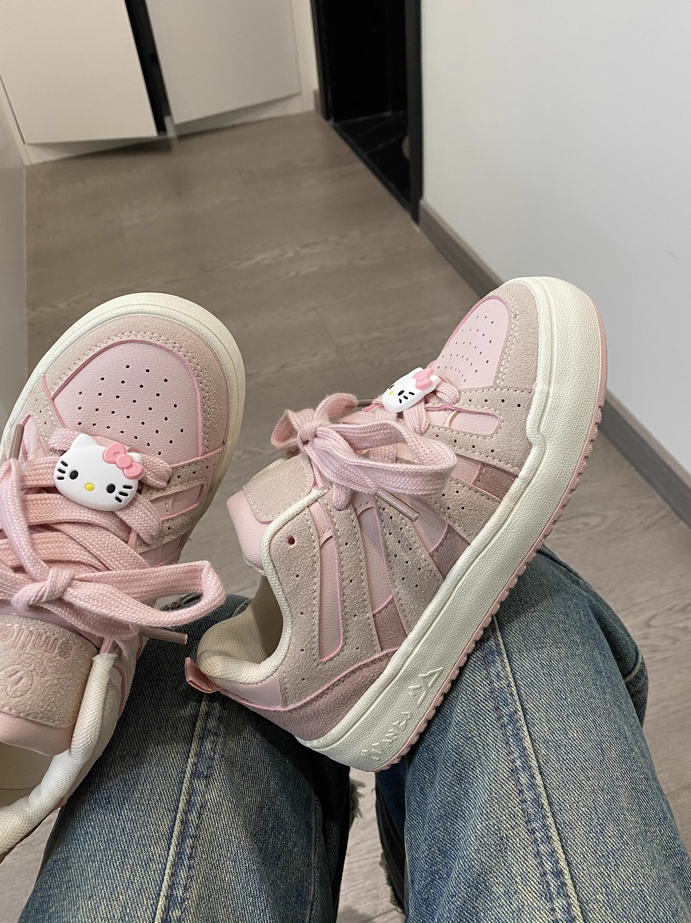环球原创国潮小众新款粉色Kitty联名小白鞋女2023新款百搭运动鞋