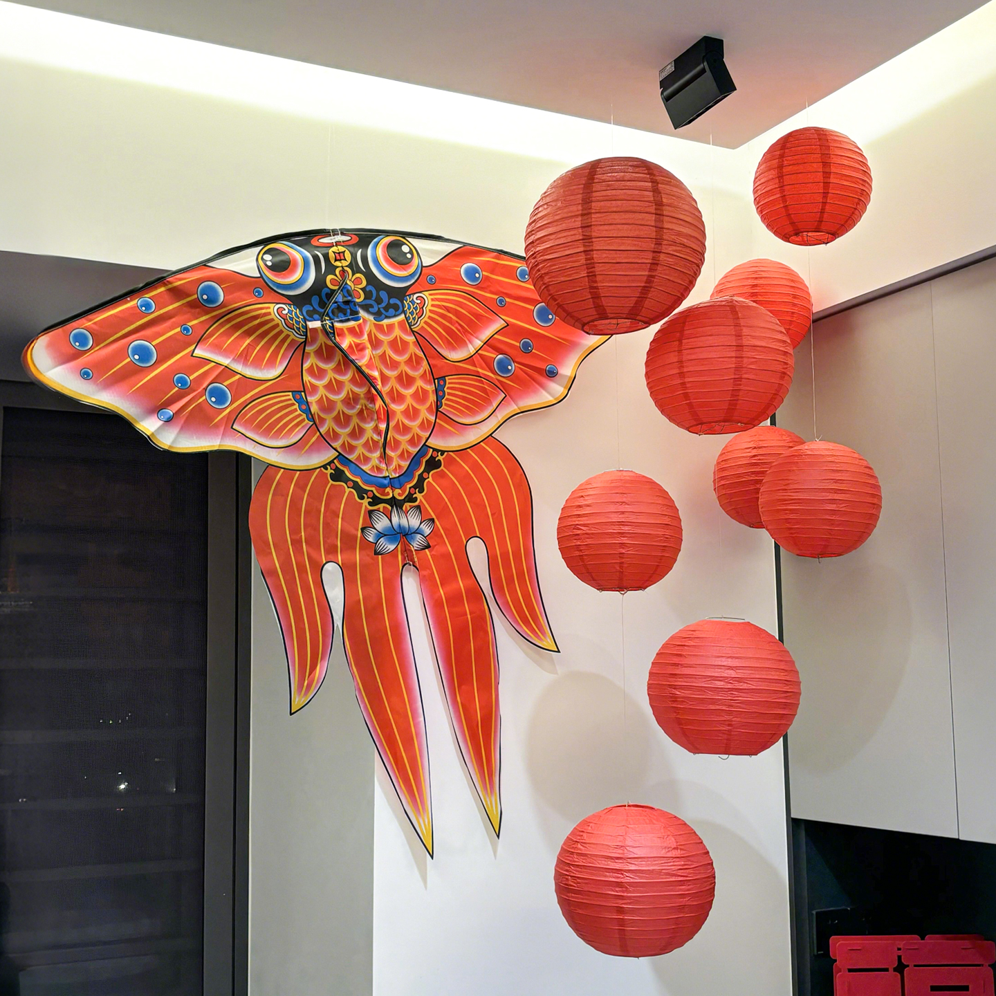 噼里啪啦新年布置太有氛围感了！