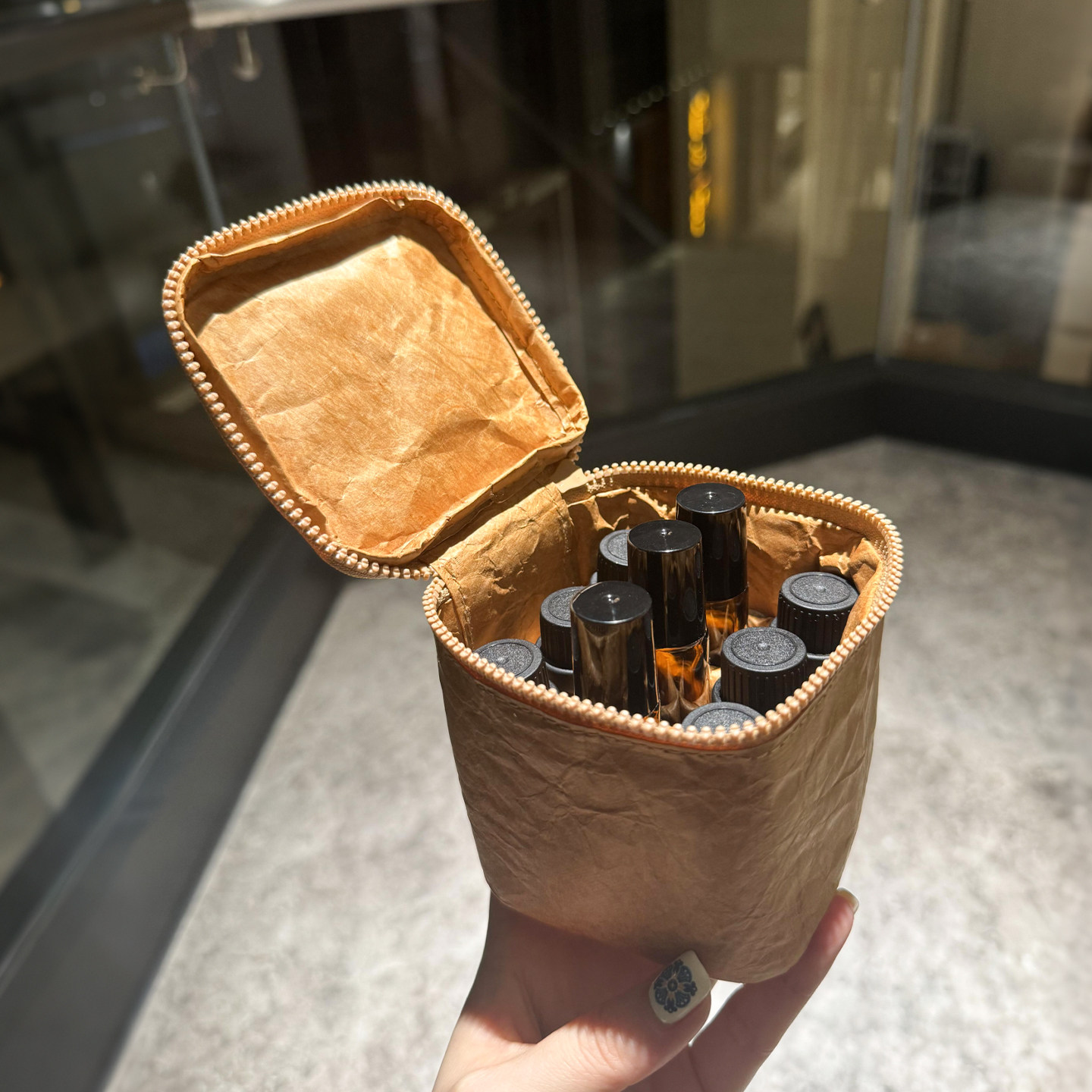 精油收纳盒防水防油杜邦纸9宫格水乳小羊旅行化妆包外出便携包包