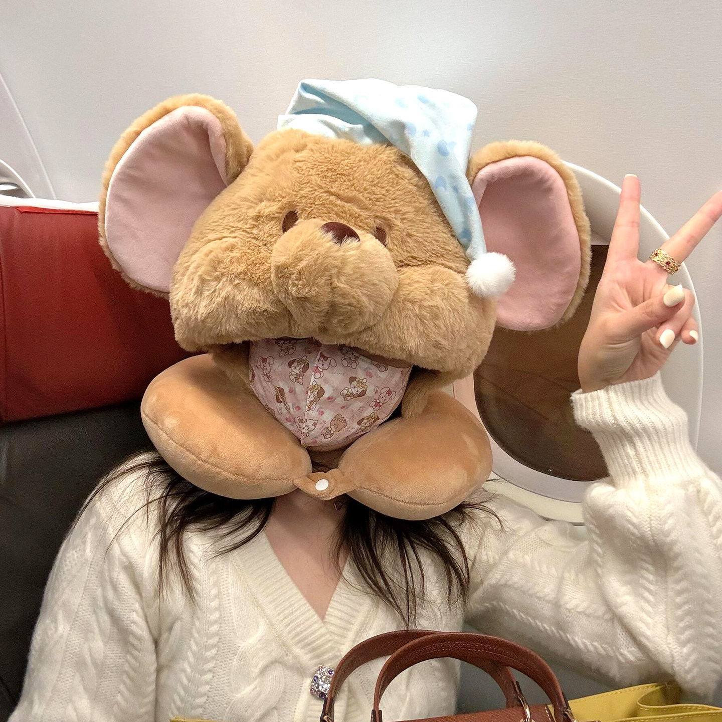 小豆u型枕舒适可爱毛绒连帽枕遮光办公午睡枕飞机高铁旅行护颈枕