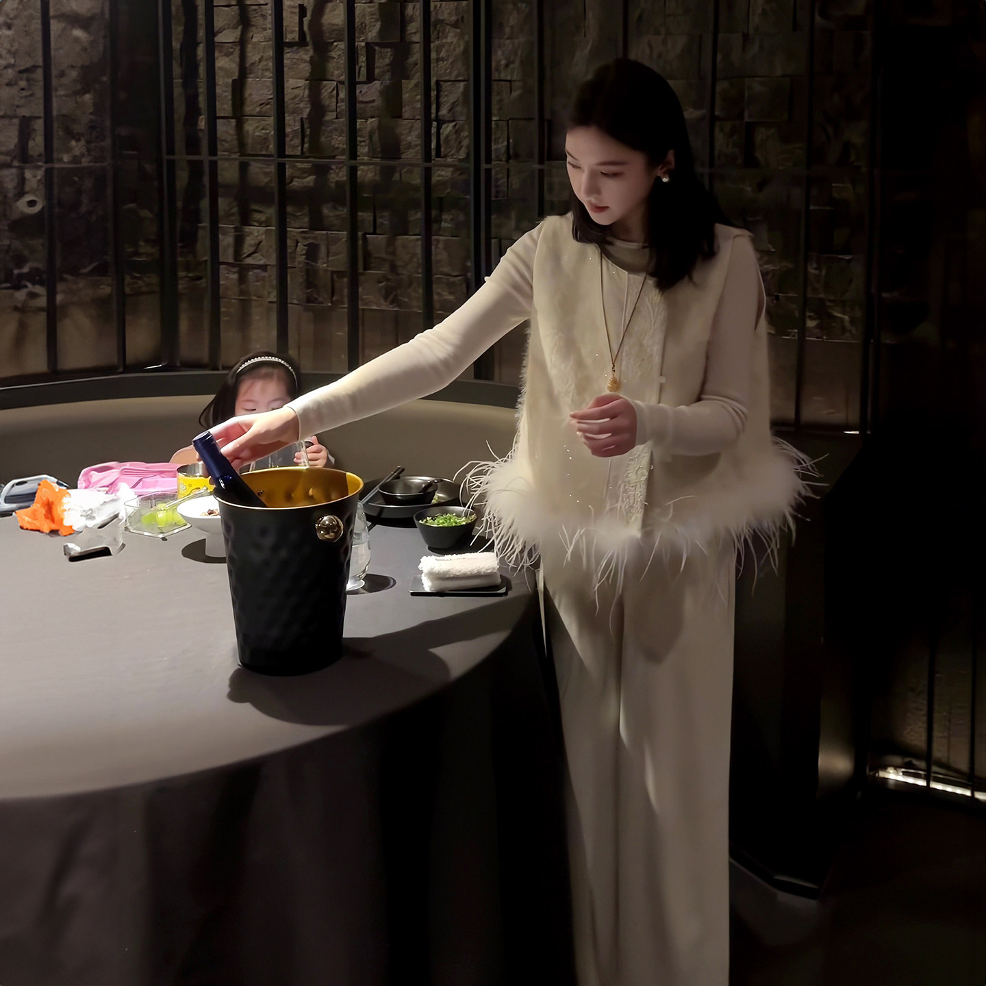 米白色羊毛马甲外套女气质小香风2025冬季新款设计感短款气质坎肩,女装/女士精品,时尚套装,淘宝优惠券,粉丝福利购,淘宝优惠卷