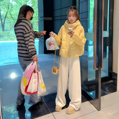 米黄色双面呢拼接连帽羽绒服女冬