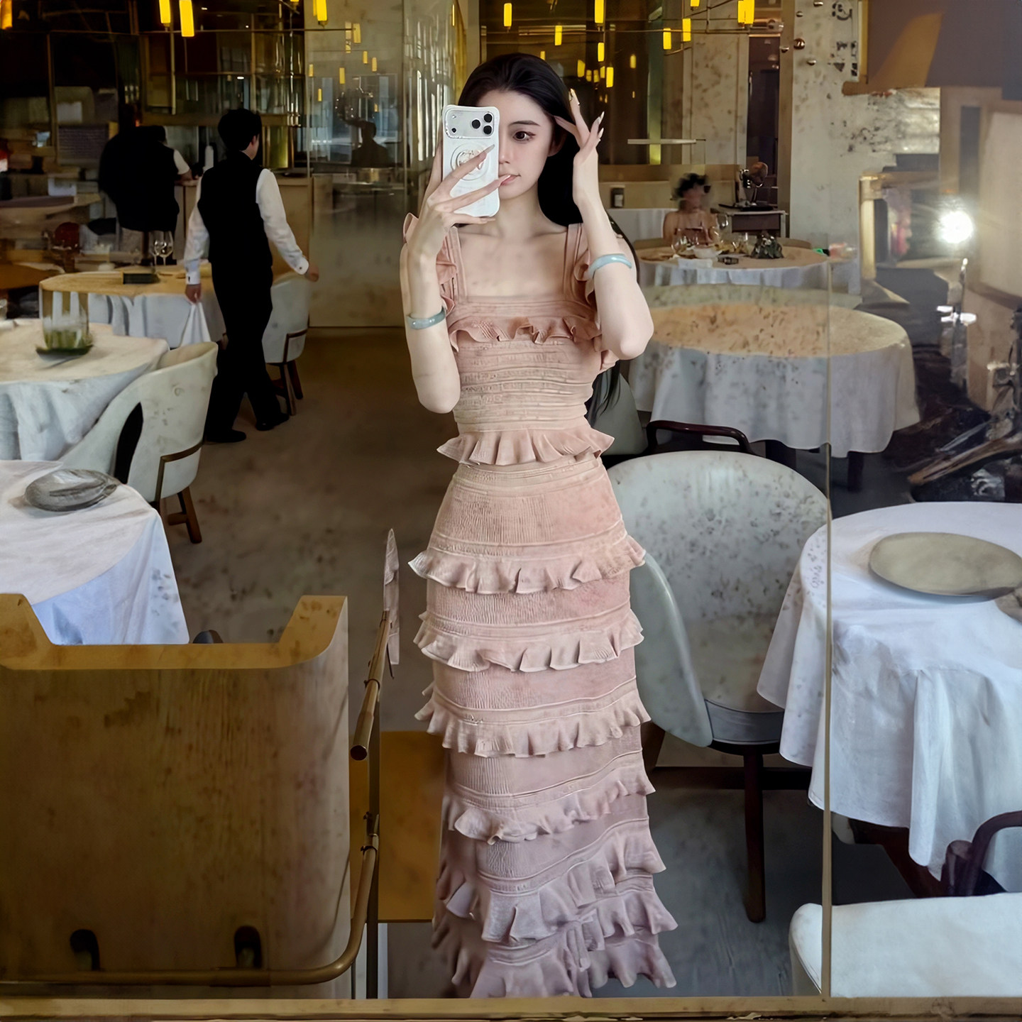 粉色吊带高腰蛋糕裙2026春夏新款今年流行长裙爆款高级感裙子女装