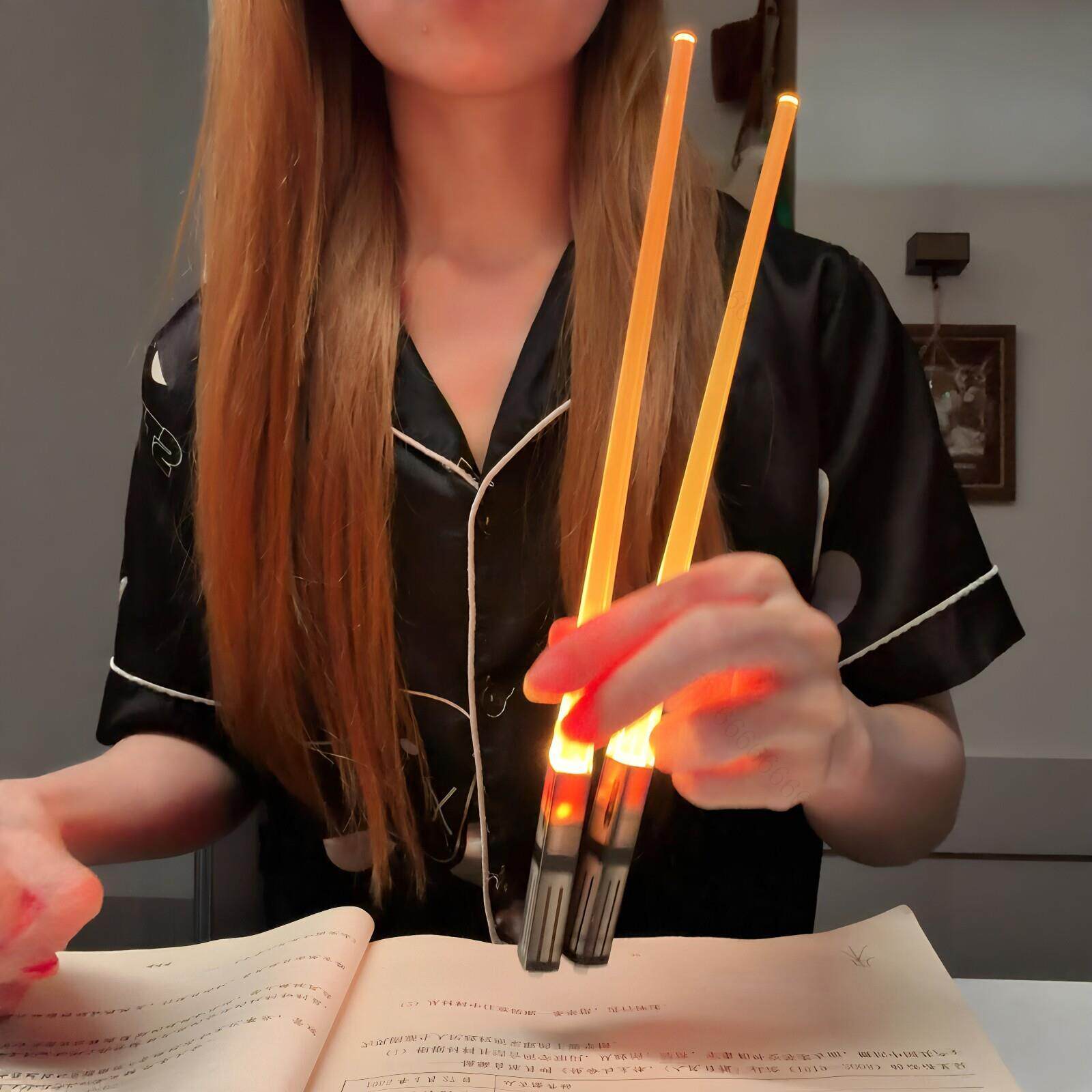 【吃夜宵免开灯】发光筷子学生宿舍吃泡面整蛊筷子餐具LED闪光棒