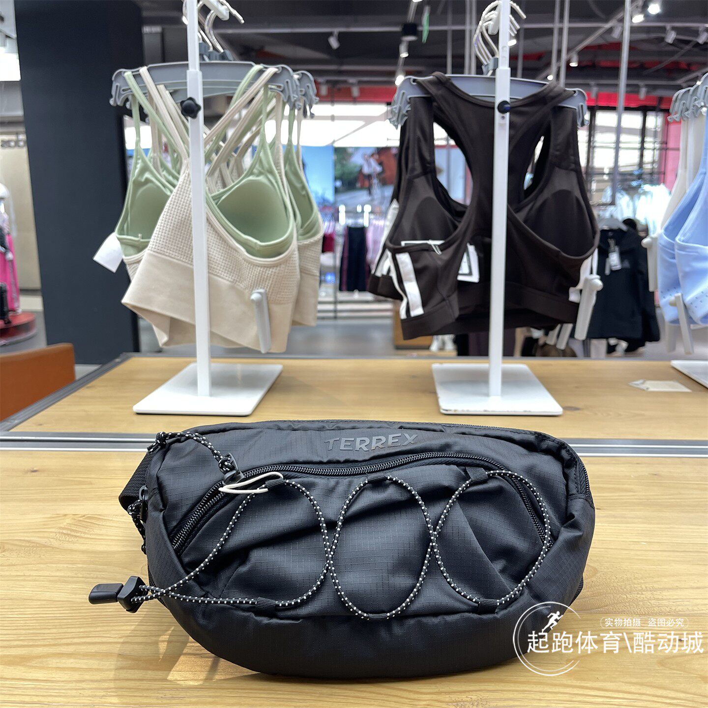 adidas阿迪达斯男女2026春季新款通勤实用户外运动休闲腰包KE1561