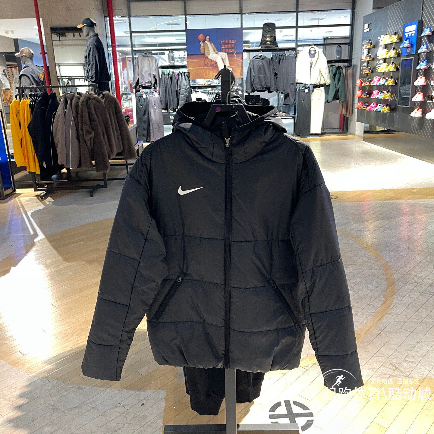 耐克男防泼水保暖连帽棉服