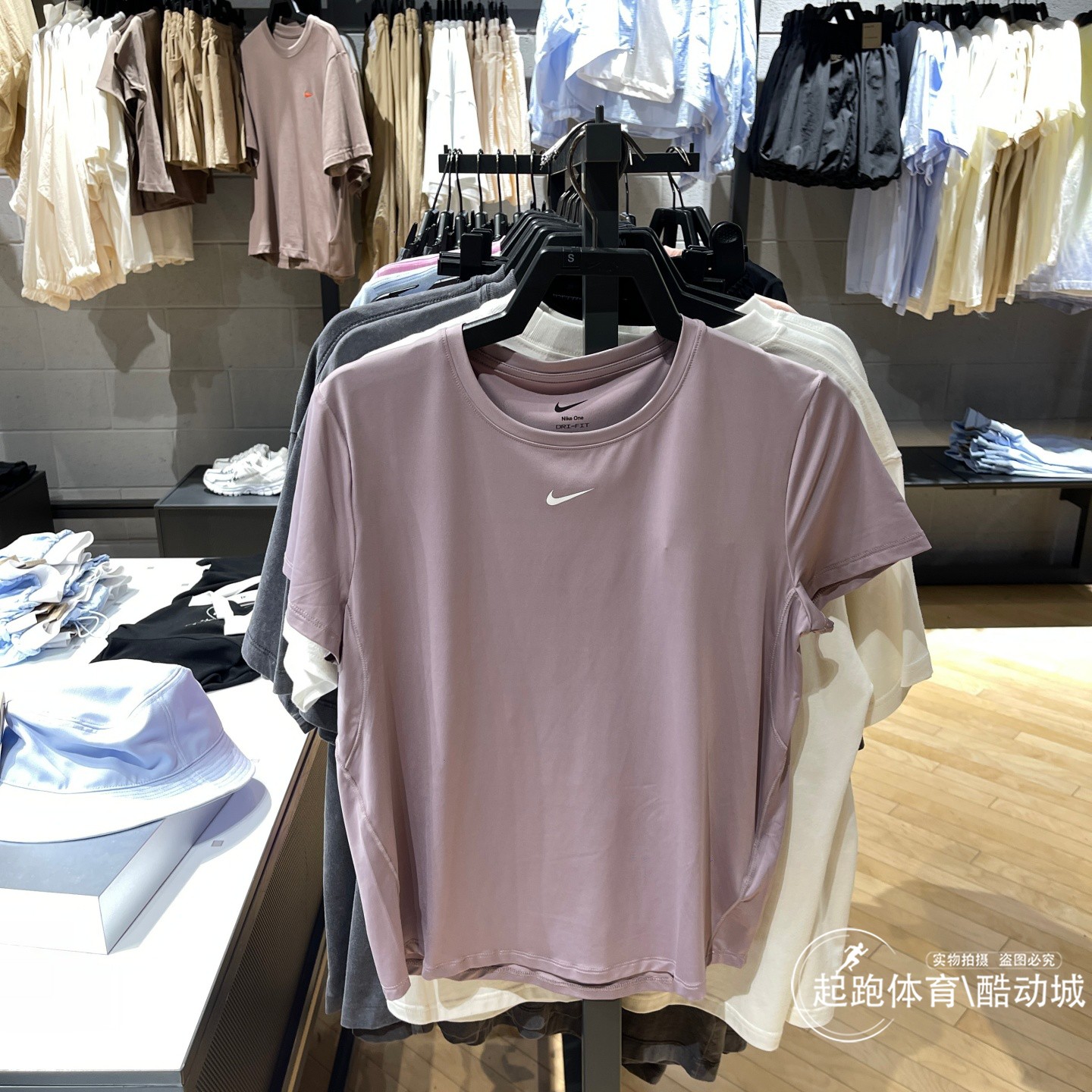 耐克女经典舒适运动短袖