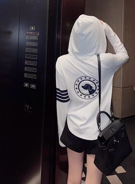 TB羊毛抽绳连帽针织衫女四杠宽松显瘦后背狗狗印花图案l连帽上衣