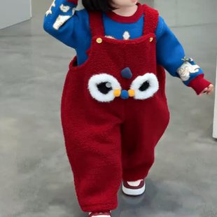 女宝过年红背带裤套装2026秋冬新款儿童国风羊羔绒连体裤子拜年服