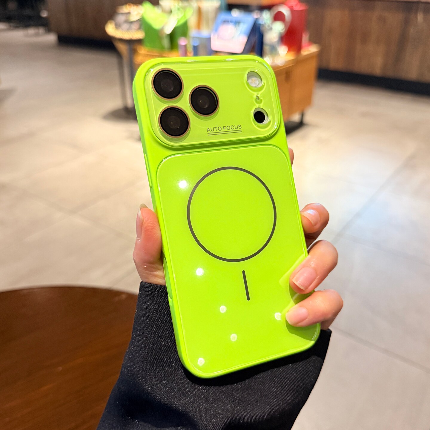 适用iphone17ProMax手机壳苹果16pro荧光绿纯色玻璃15新款磁吸充电13全包镜头膜大视窗14pro情侣12保护套高级