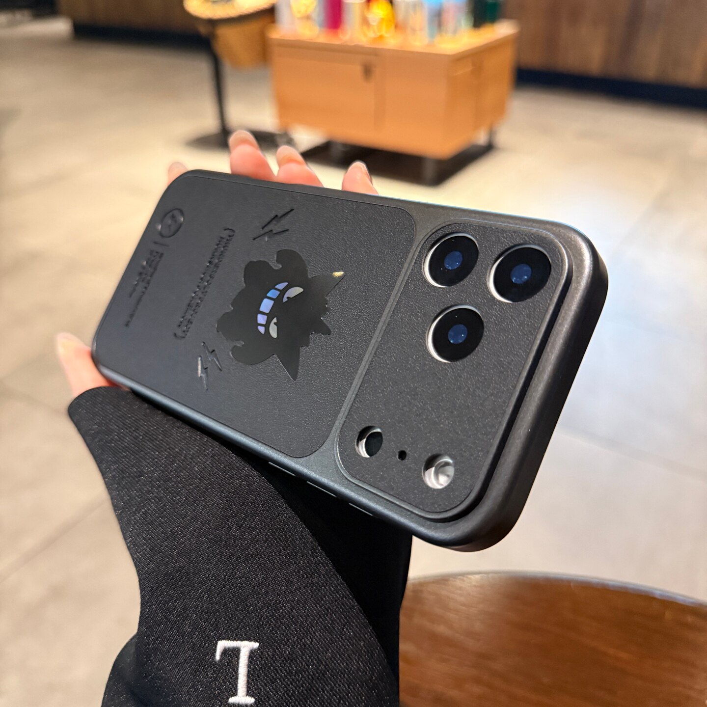 适用苹果17手机壳Air新款镭射渐变iPhone16promax秒变17大视窗15pro高级感黑色素皮14耿鬼怪兽13保护套潮牌男