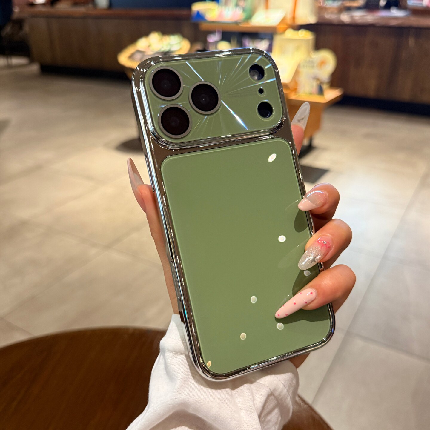 牛油果绿轻奢电镀适用苹果17promax手机壳iphone16新款极光大视窗15pro镜头膜全包14情侣高级13PM纯色保护套