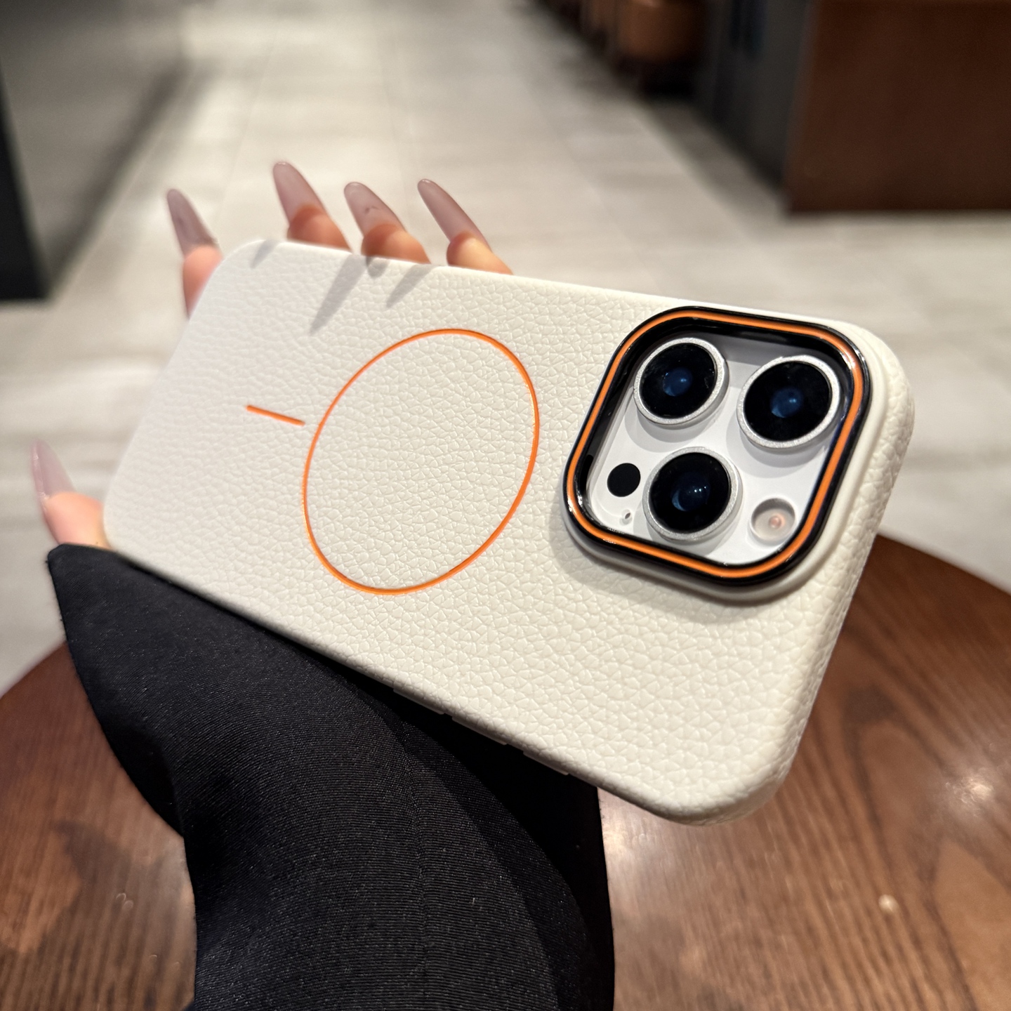 适用iPhone16ProMax磁吸手机壳苹果15Pro新款白色荔枝纹14保护套magsafe细圈无线充电12简约Plus高级11全包13