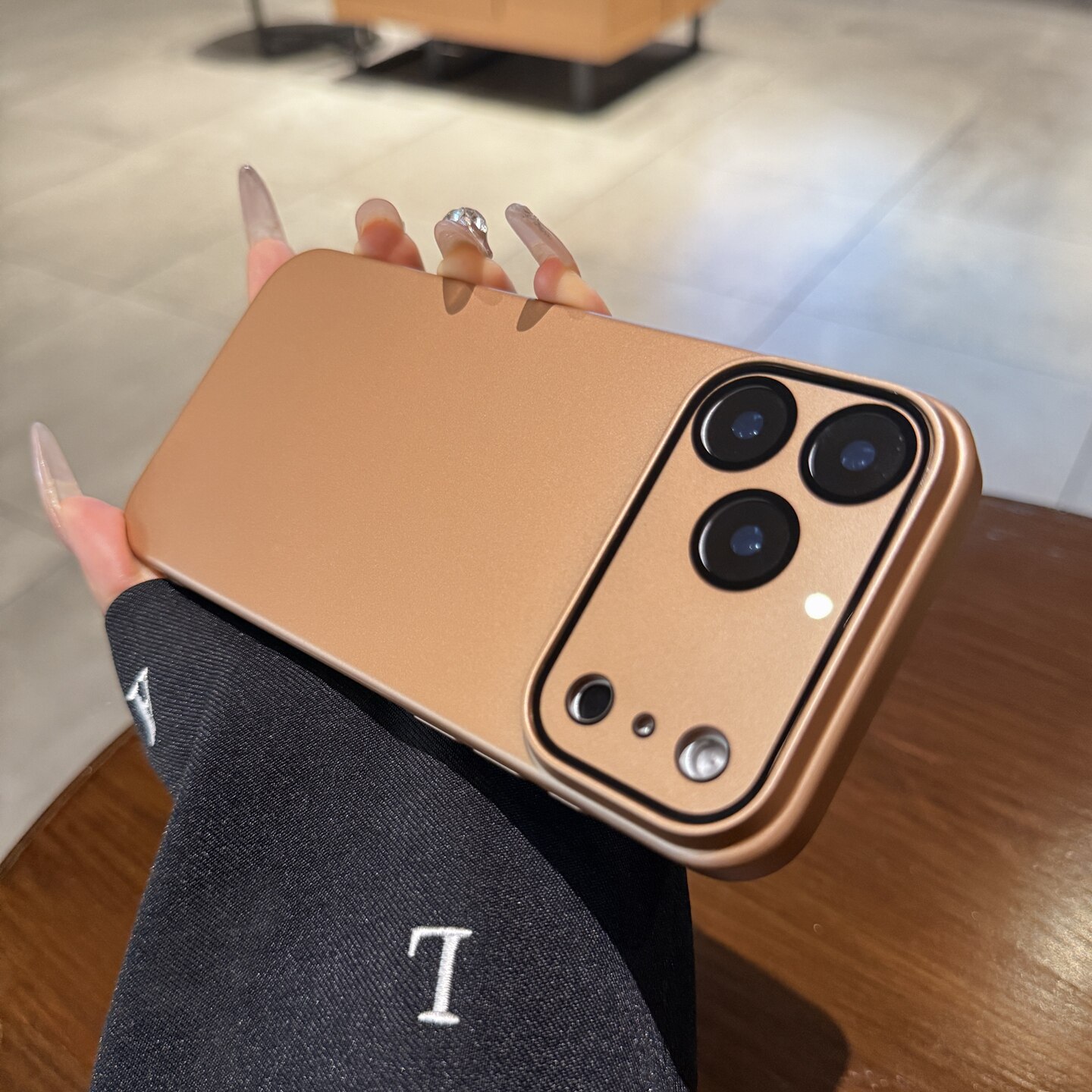 适用苹果17promax手机壳iphone17新款17Air超薄磨砂沙漠金16pro高级14全包带镜头膜15plus情侣12男士13保护套