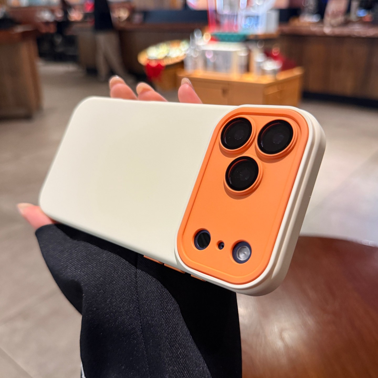 适用苹果17promax手机壳iphone16pro肤感液态Air新款15古董白橙撞色14plus简约高级12情侣11全包13硅胶保护套