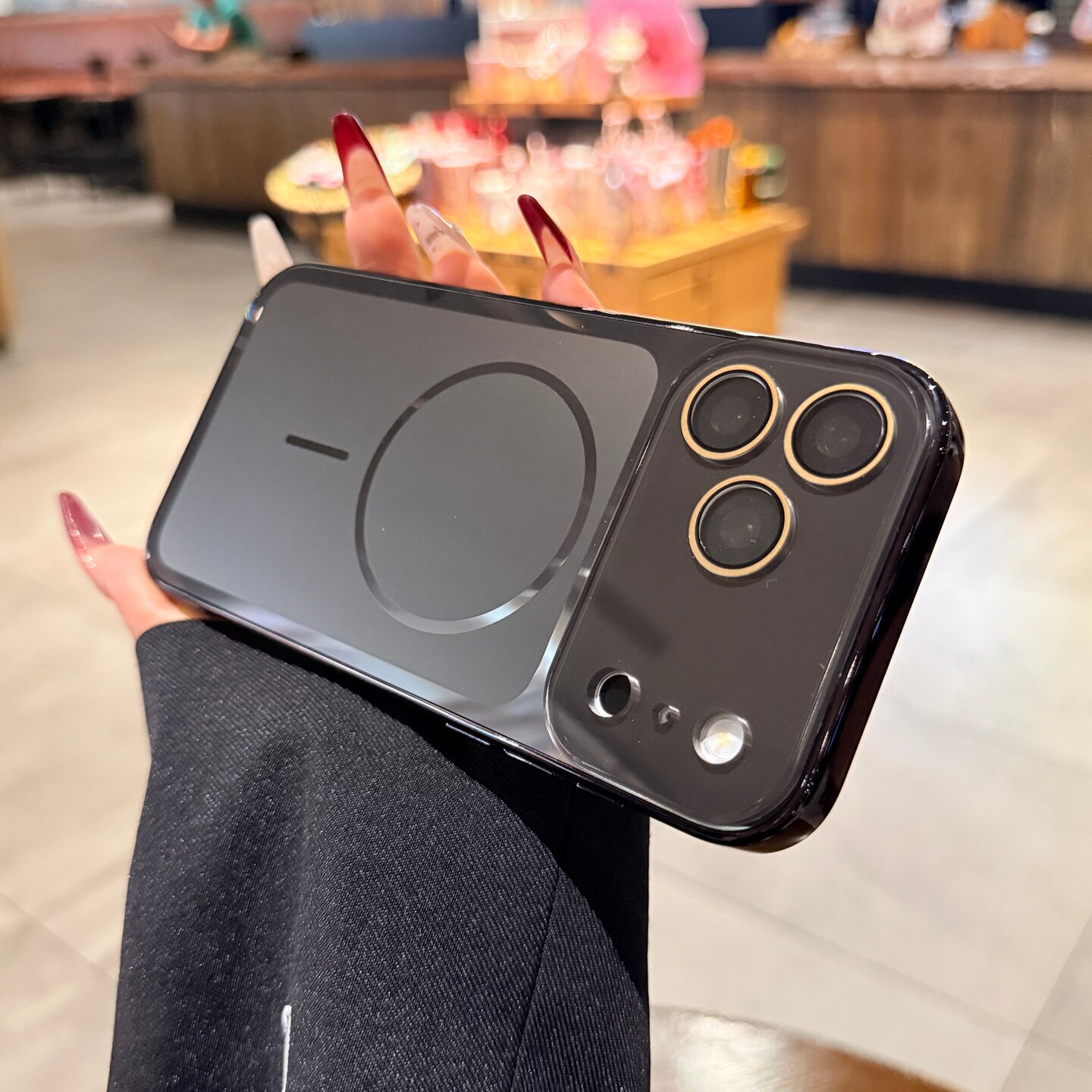 适用iphone17磁吸手机壳17promax苹果16pro新款电镀黑色15PM镜面高级轻奢女14大视窗全包镜头膜13保护套情侣