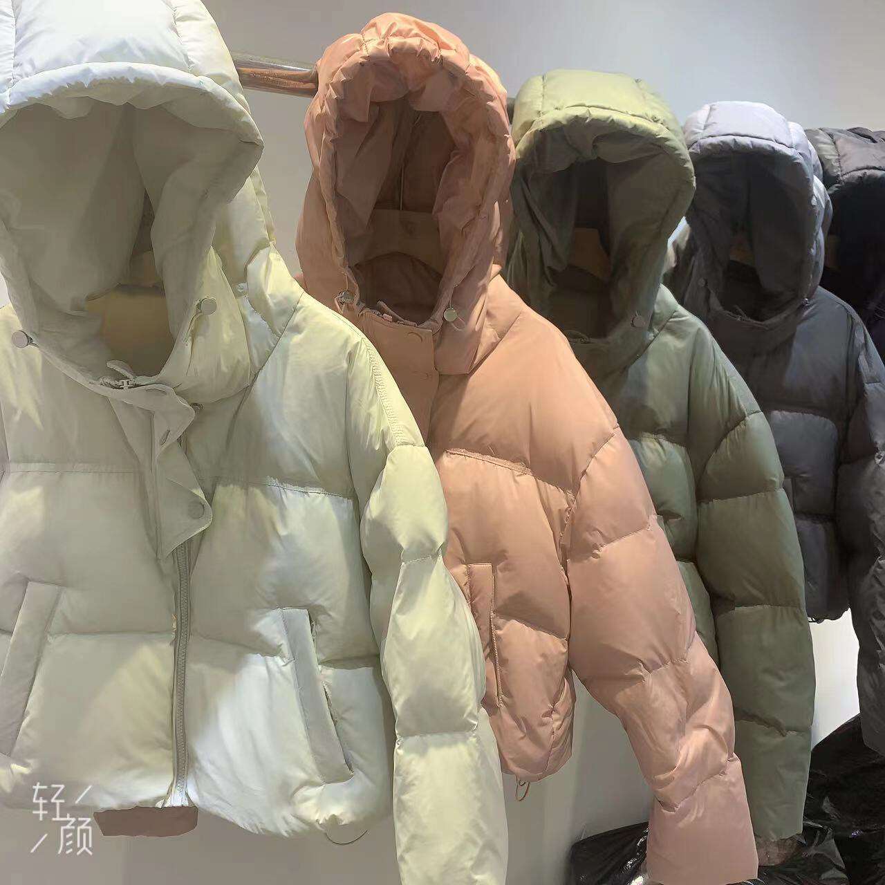 新款2025冬季款泡芙面包服爆款短款羽绒服女设计师时尚高级感外套