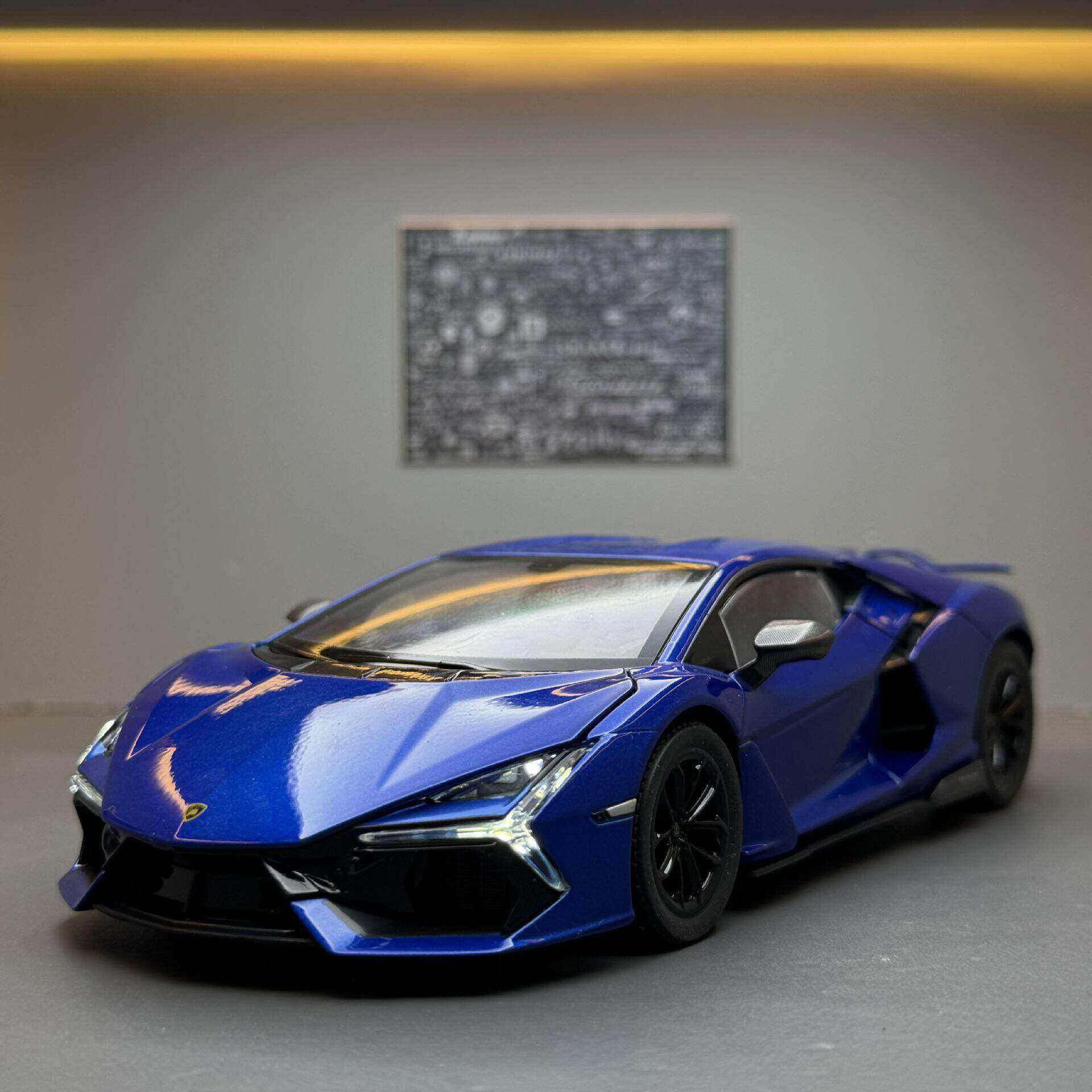 新款 合金1:24兰博大牛Revuelto跑车声光玩具车模型摆件 - 实物图