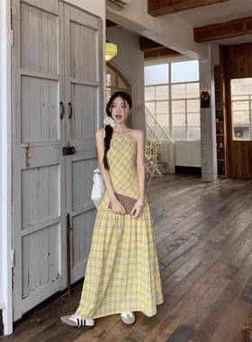 甜辣妹黄色格子挂脖黄色连衣裙女装夏季小心机露背A字裙气质长裙