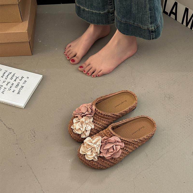 韩系温柔风编织包头拖鞋女2026夏季花朵装饰一脚蹬防滑厚底穆勒鞋