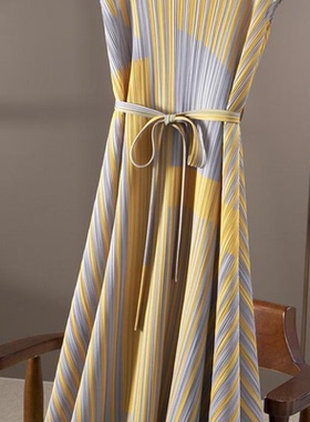 宅褶皱2025春夏新款欧洲站时尚大码连衣裙胖mm遮肉显瘦A字 三025