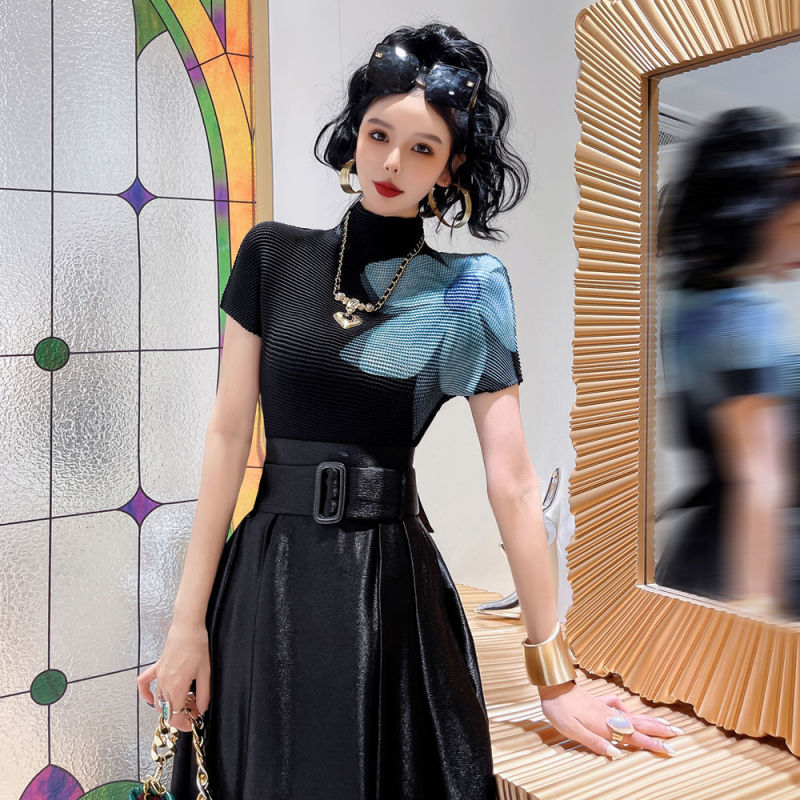 现货【显瘦穿搭】 2025夏季流行时尚气质弹力压褶短袖上衣 S2 832