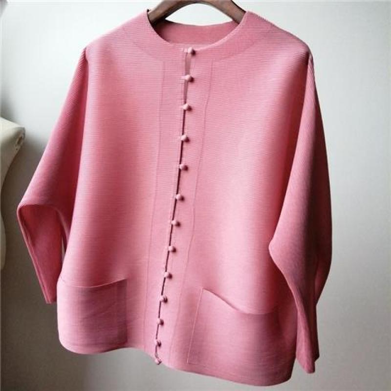 蝙蝠袖宽松显瘦褶皱包扣小上衣女单排扣口袋设计褶皱圆领上衣 032