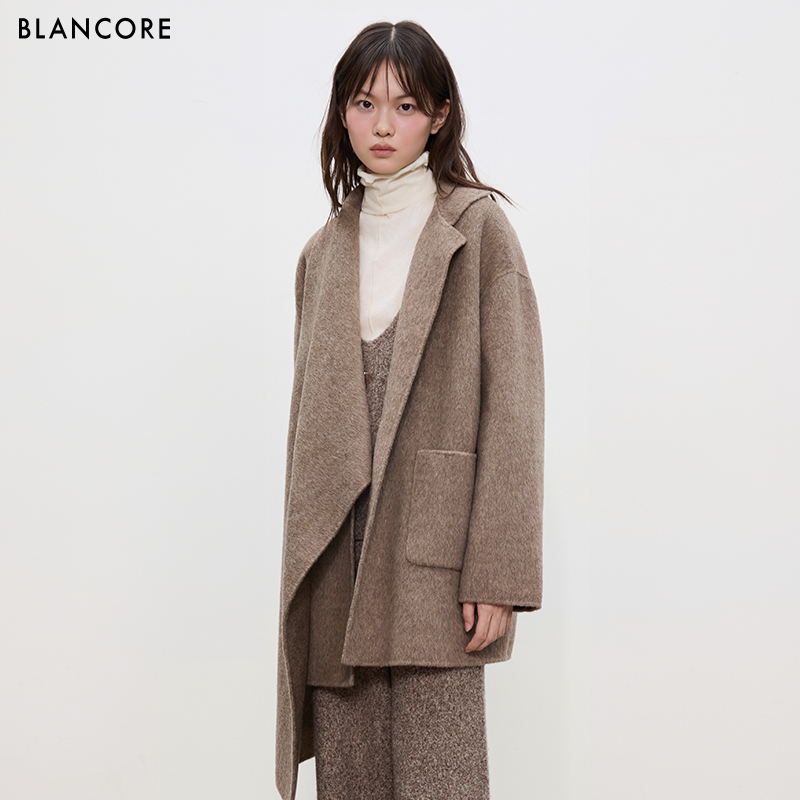 BLANCORE中长款围脖阔型羊毛大衣