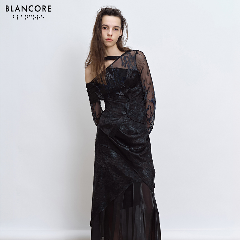 BLANCORE斜肩镂空纱质拼接上衣