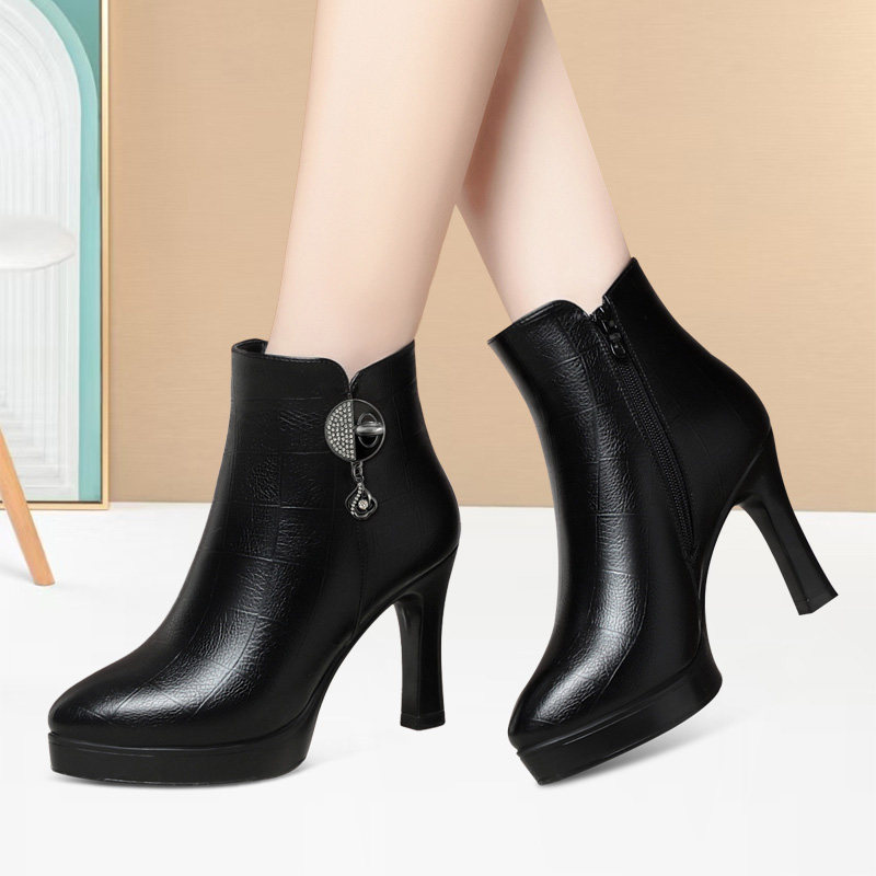 冬季细跟尖头妈妈皮靴耐磨厚底防水台短筒靴加绒模特训练走秀靴子