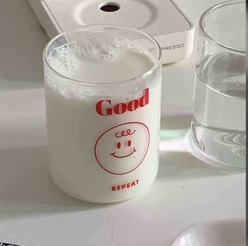 ins风玻璃小红娃娃脸牛奶果汁水杯简约风高硼硅耐热玻璃杯